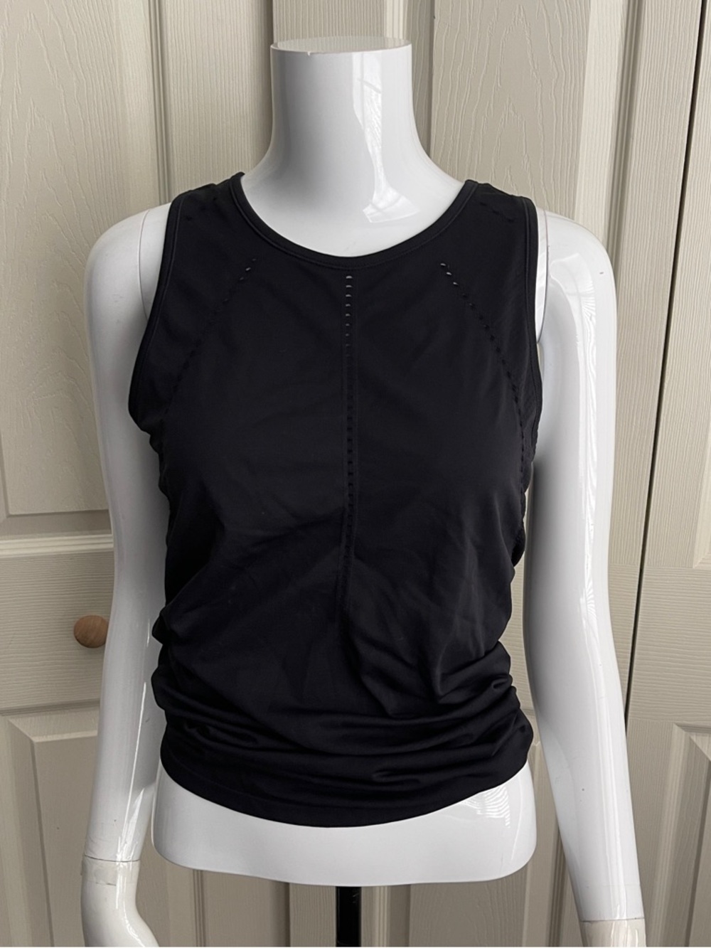 Athleta Black Perforated Tie-Back Activewear Tank Top. Cont- A